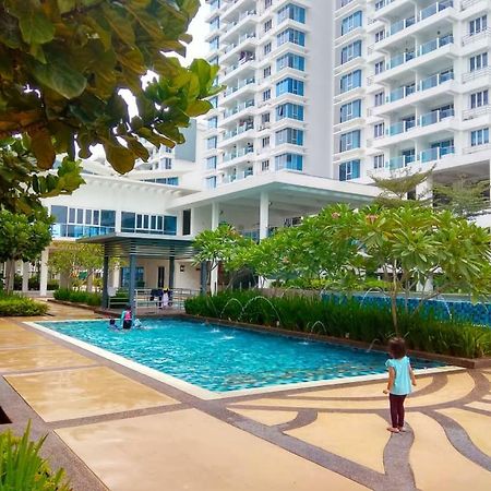 Putra 1 Pool Homestay Bandar Seri Putra Kampong Sungai Buah Kültér fotó