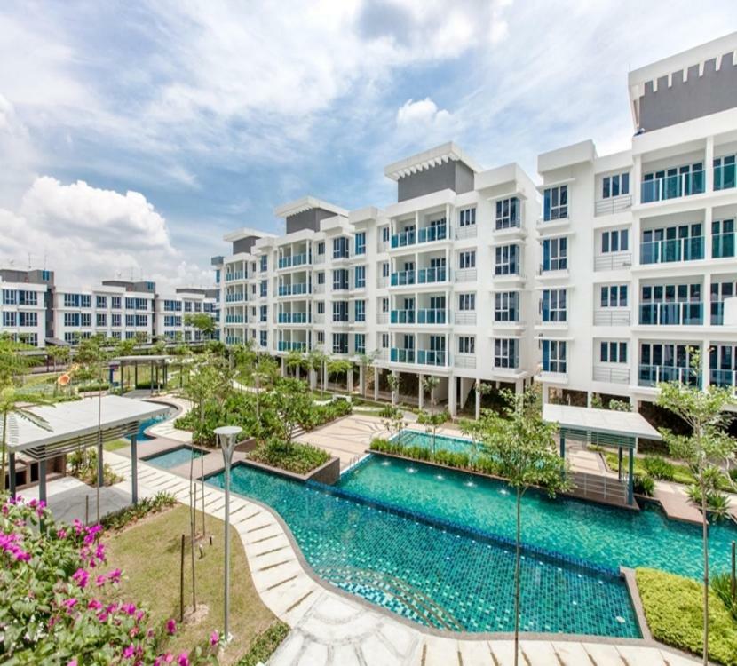 Putra 1 Pool Homestay Bandar Seri Putra Kampong Sungai Buah Kültér fotó